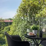 Metropolis Design Apartment *